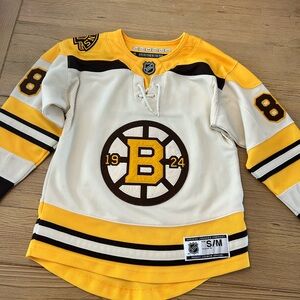 NHL Bruins Pastrnak Kids Hockey Jersey - Yellow, White, and Black